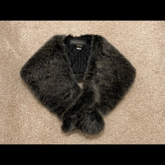 Faux Fur Banana Republic Scarf - Picture 1 of 10